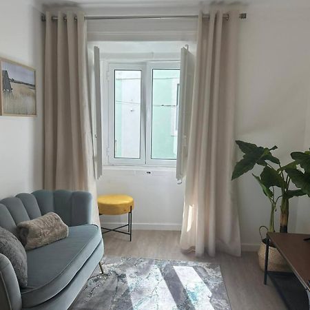 Stylish Renovated Apartment In Chiado Lisboa Exterior foto