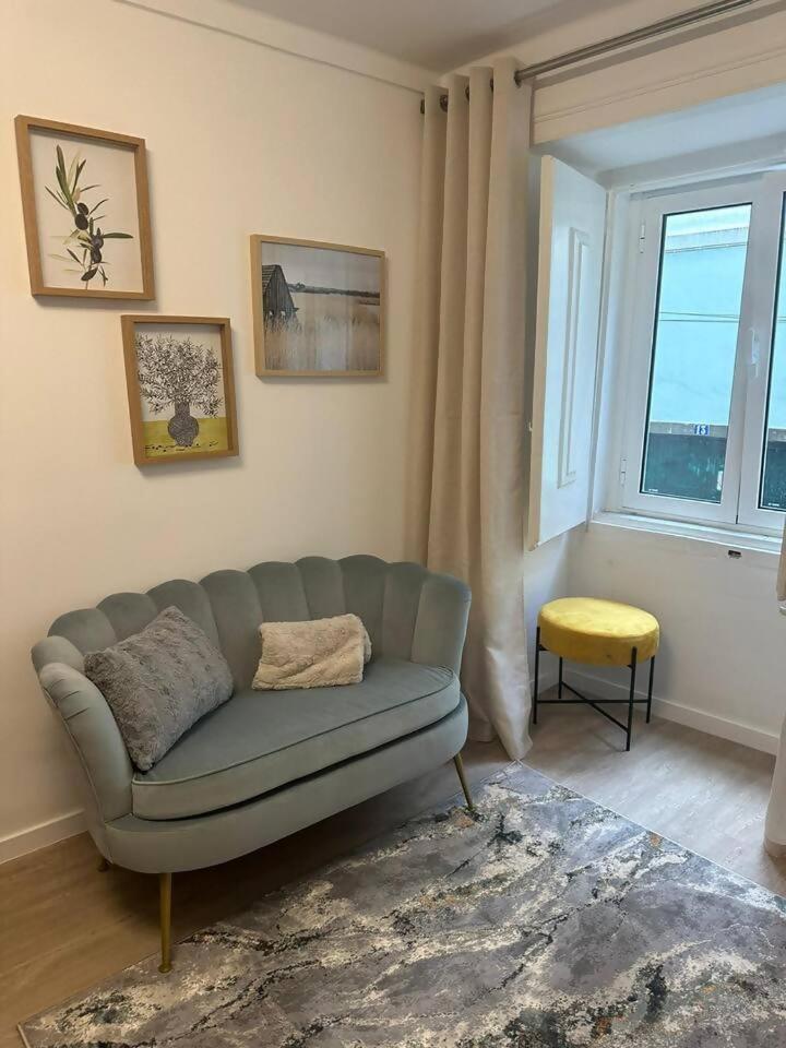 Stylish Renovated Apartment In Chiado Lisboa Exterior foto